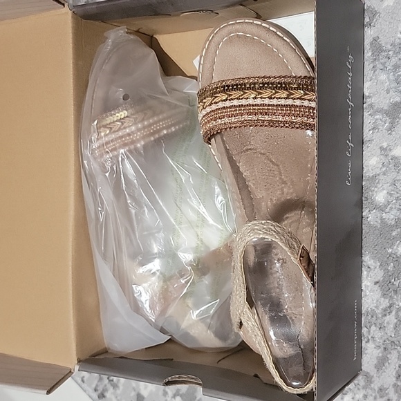 NWT BEARPAW Women's Bali Flat Sandals size 7 - Picture 6 of 8